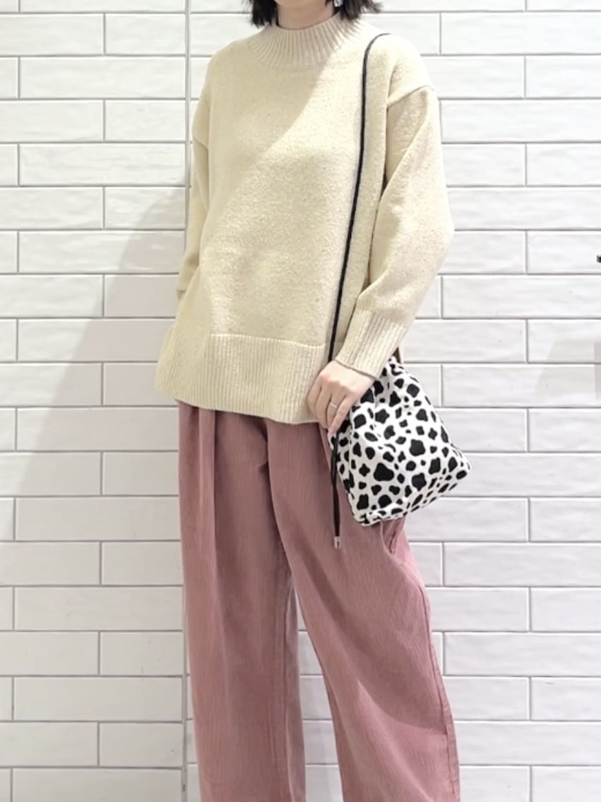 しおりさんの「OPAQUE.CLIP｜コーデュロイタックワイドパンツ【洗濯機OK】」を使ったコーディネート