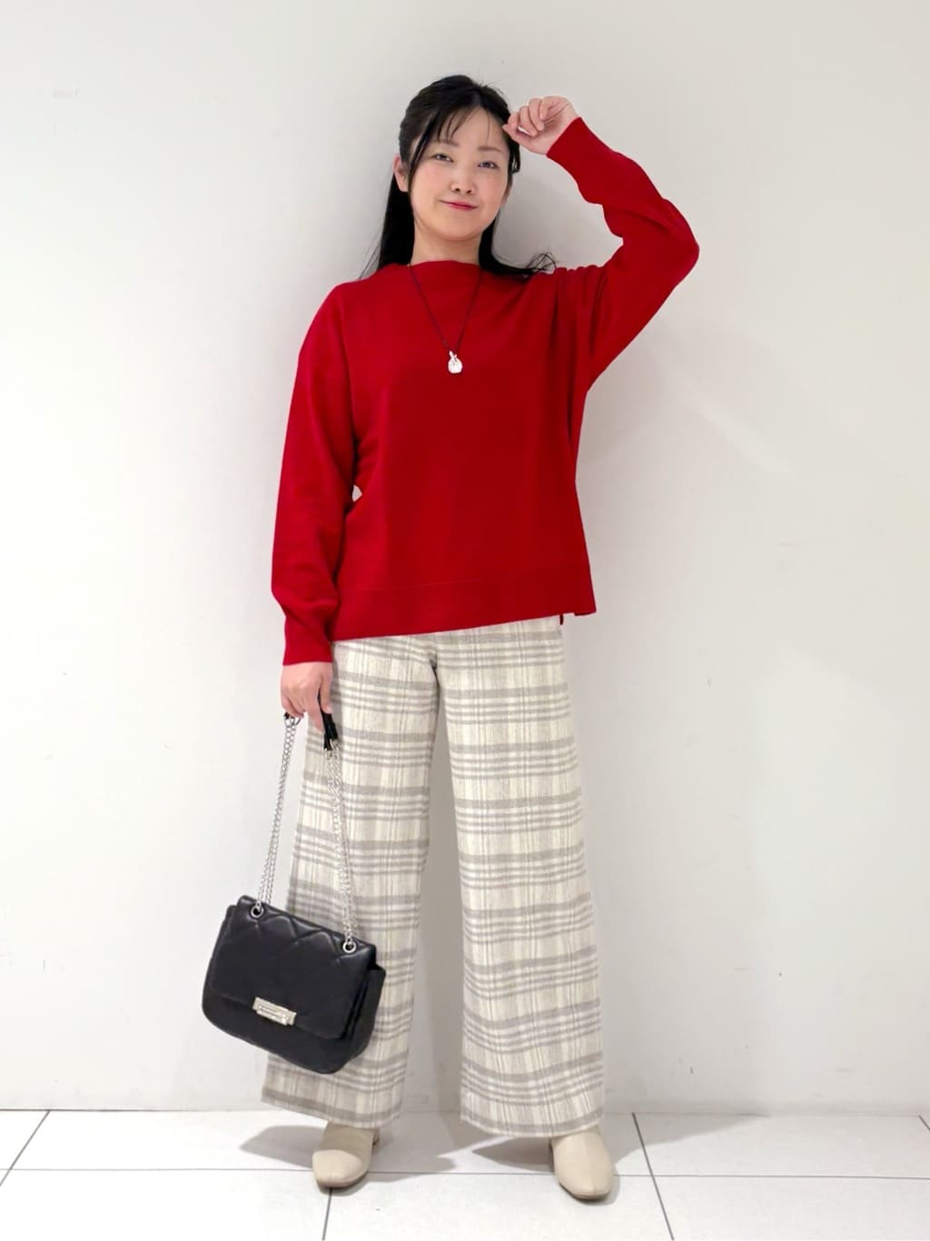 momokoさんの「INDIVI｜【洗える／カシミヤ混】ボトルネック ドルマンスリーブニット」を使ったコーディネート