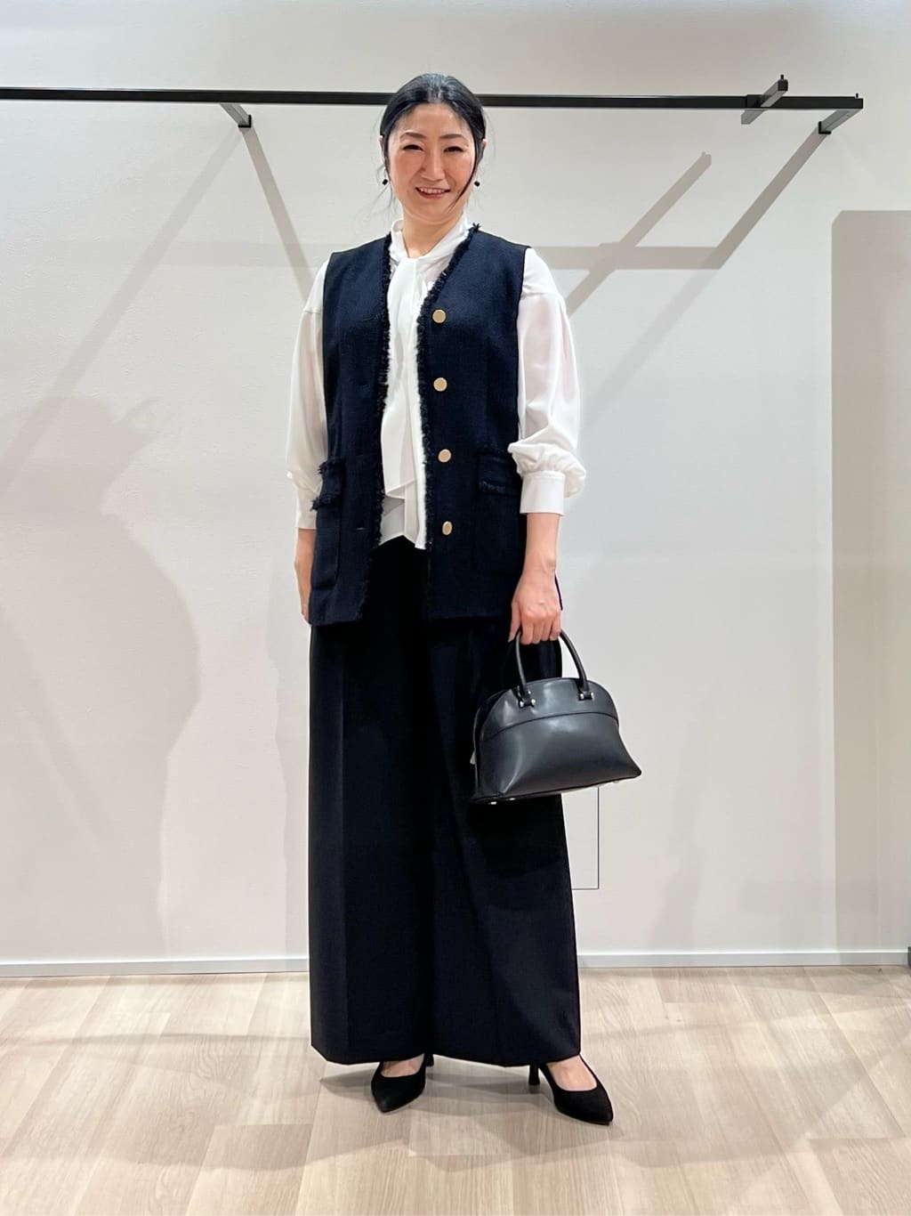 TOMOMIさんの「UNTITLED｜【オンオフ使える】スラブツイード ジレ」を使ったコーディネート