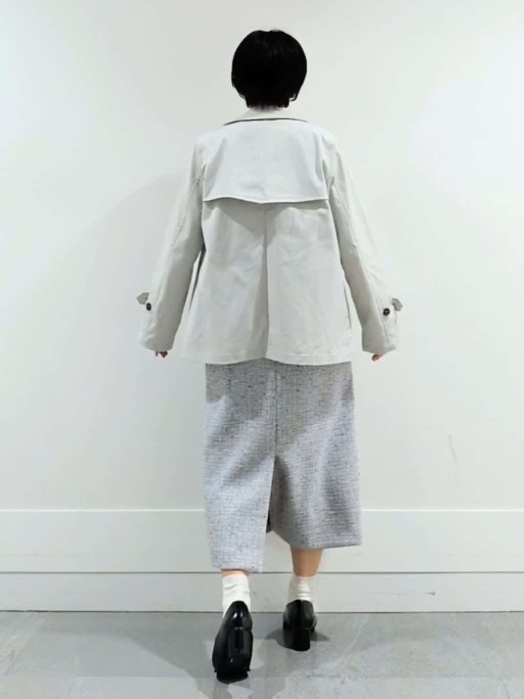ミズタさんの「UNTITLED｜【定番人気/はっ水/洗える】タスランショートトレンチコート」を使ったコーディネート