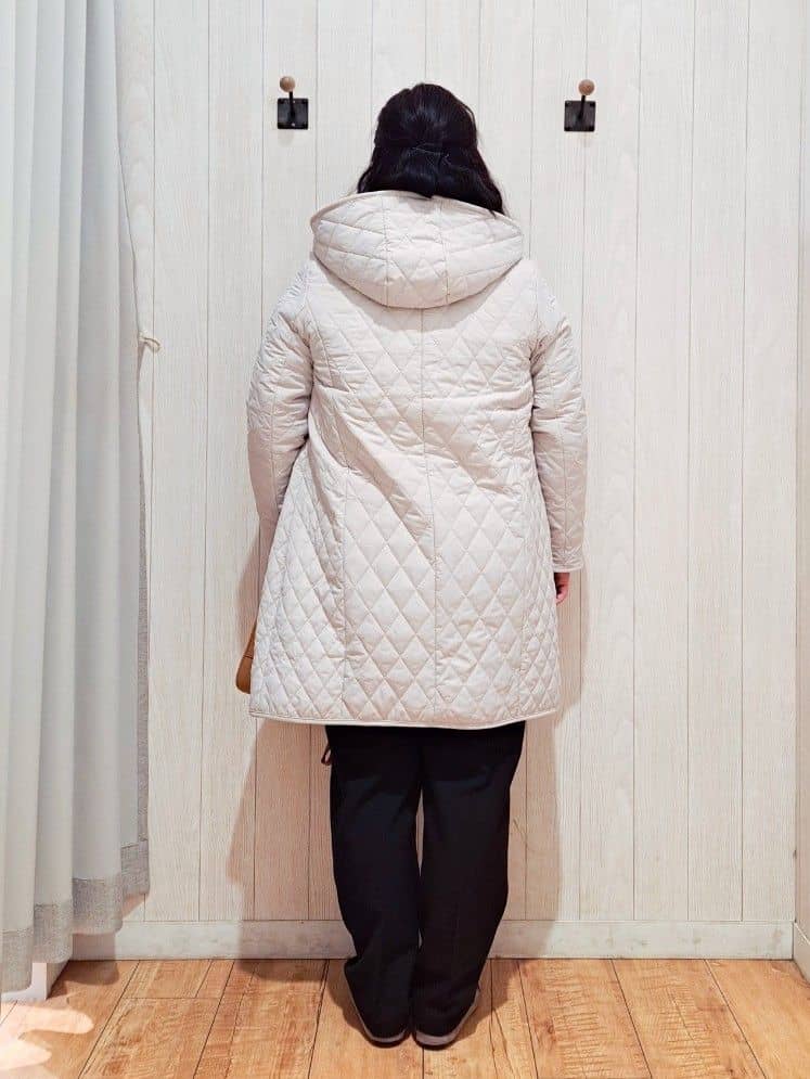 kotomiさんの「SHOO･LA･RUE｜【撥水/フード取り外し可】自然にくびれる あったかダイヤ柄キルトコート【CIRCRIC】」を使ったコーディネート