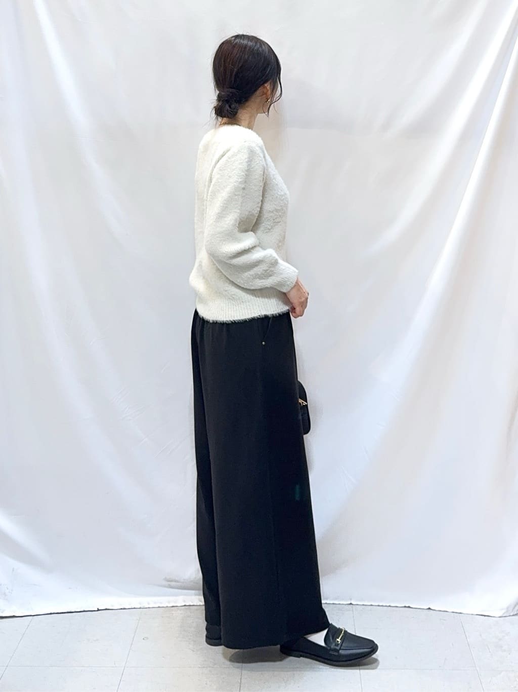 𝐇𝐢𝐫𝐨𝐦𝐢さんの「SHOO･LA･RUE｜【着丈選べる/きっと虜になる】あったかもちもち ワイドパンツ」を使ったコーディネート
