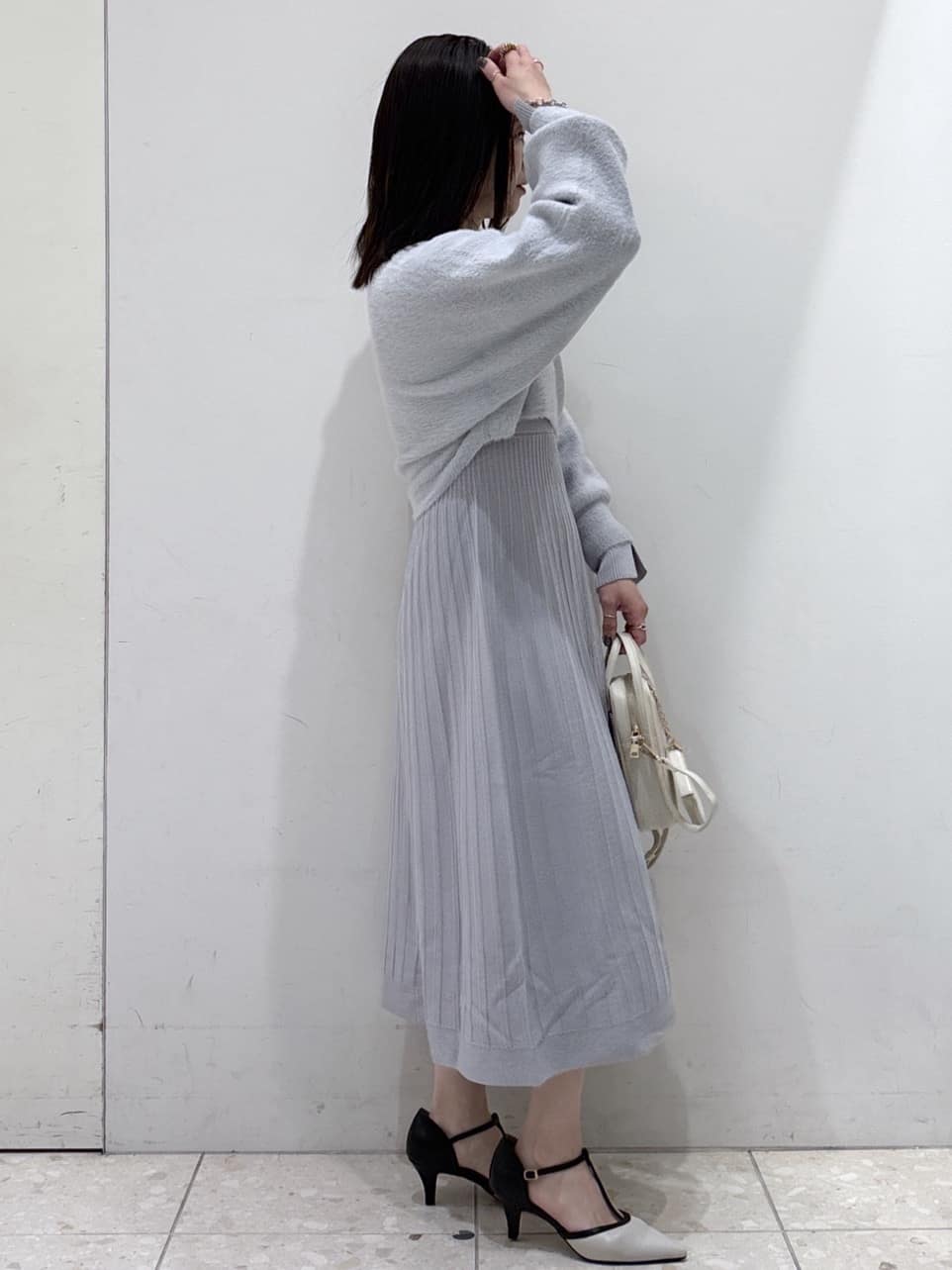 mameさんの「OPAQUE.CLIP｜ラメフェザープルオーバーセット ニットワンピース【洗濯機OK】《XS～LL》」を使ったコーディネート