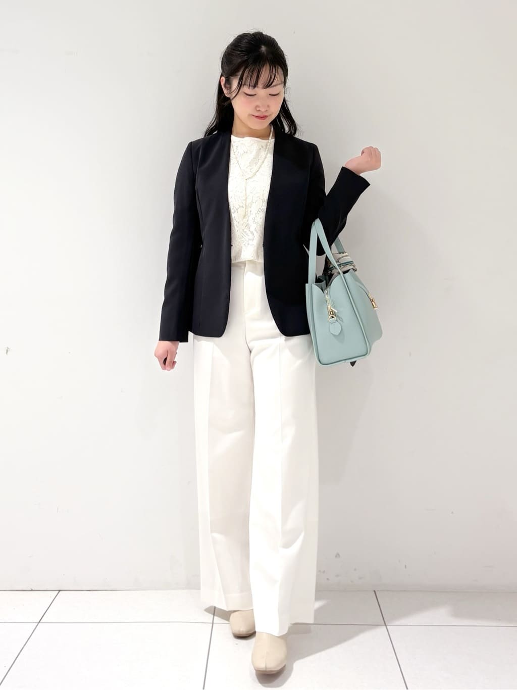 momokoさんの「INDIVI｜【洗える／UVケア／スーツ】ストレッチノーカラージャケット」を使ったコーディネート