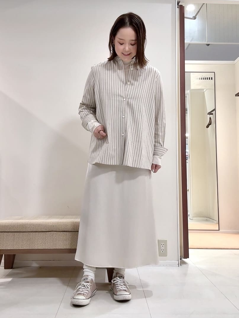 YUIさんの「UNTITLED｜【ウエストゴム/洗える】サテンナロースカート」を使ったコーディネート