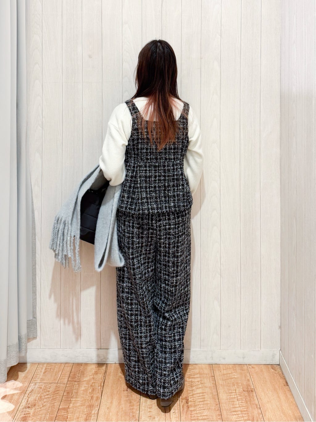 愛さんの「SHOO･LA･RUE｜【洗濯機可】お気に入りカラーを身にまとって　ふんわりゆるニット」を使ったコーディネート