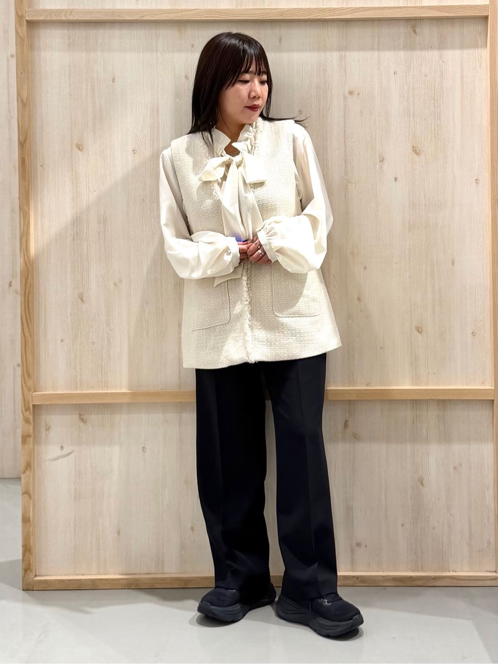 nanaさんの「THE SHOP TK｜【フォーマルにもカジュアルにも】ツイードジレ」を使ったコーディネート