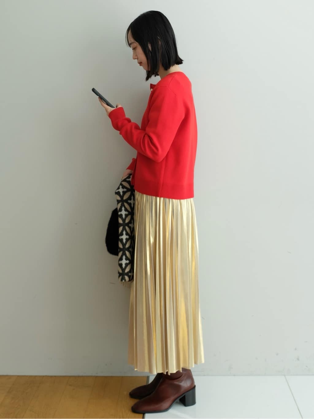 Kishimotoさんの「DRESSTERIOR｜◆【洗える/ストレッチ性/オンオフ】箔プリントプリーツスカート」を使ったコーディネート