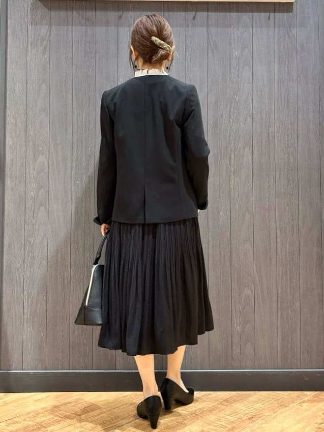 meiさんの「SHOO･LA･RUE｜【洗濯機可/セットアップ可/S-3L】きちんと楽に。カットジョーゼットノーカラージャケット」を使ったコーディネート