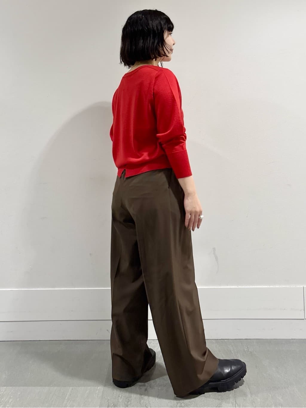 モエカさんの「UNTITLED｜【アンサンブル可/洗える】シルクウールカシミヤ ドルマンスリーブニット」を使ったコーディネート