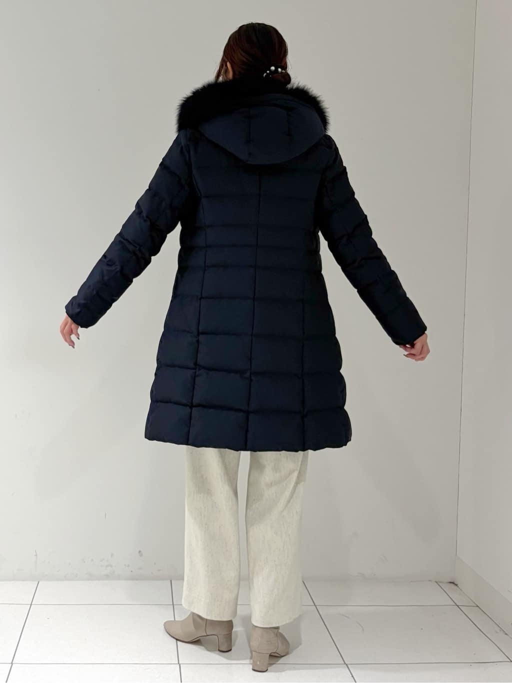 shioriさんの「INDIVI｜【名品／撥水／抗菌防臭】ロング丈リサイクルダウンコート」を使ったコーディネート