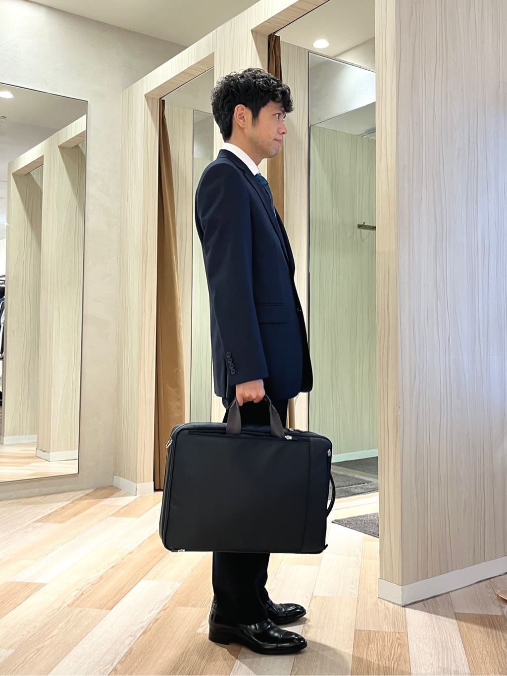 URAさんの「TAKEO KIKUCHI｜シャドーオルタネートストライプ スーツ」を使ったコーディネート