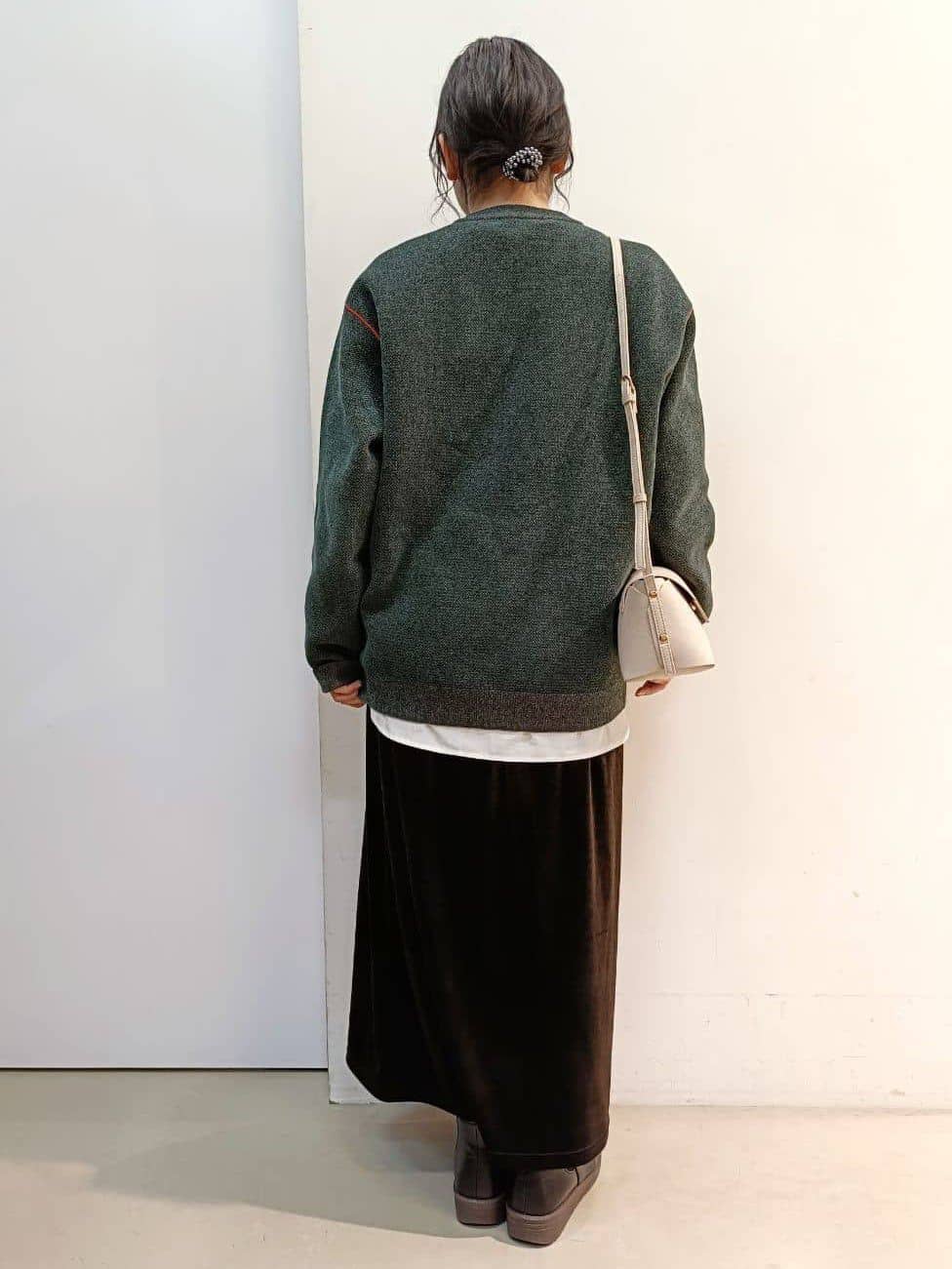 あんさんの「THE SHOP TK｜【大人の上品カジュアルを叶える】ハグするニット 洗濯機OK／6色展開」を使ったコーディネート