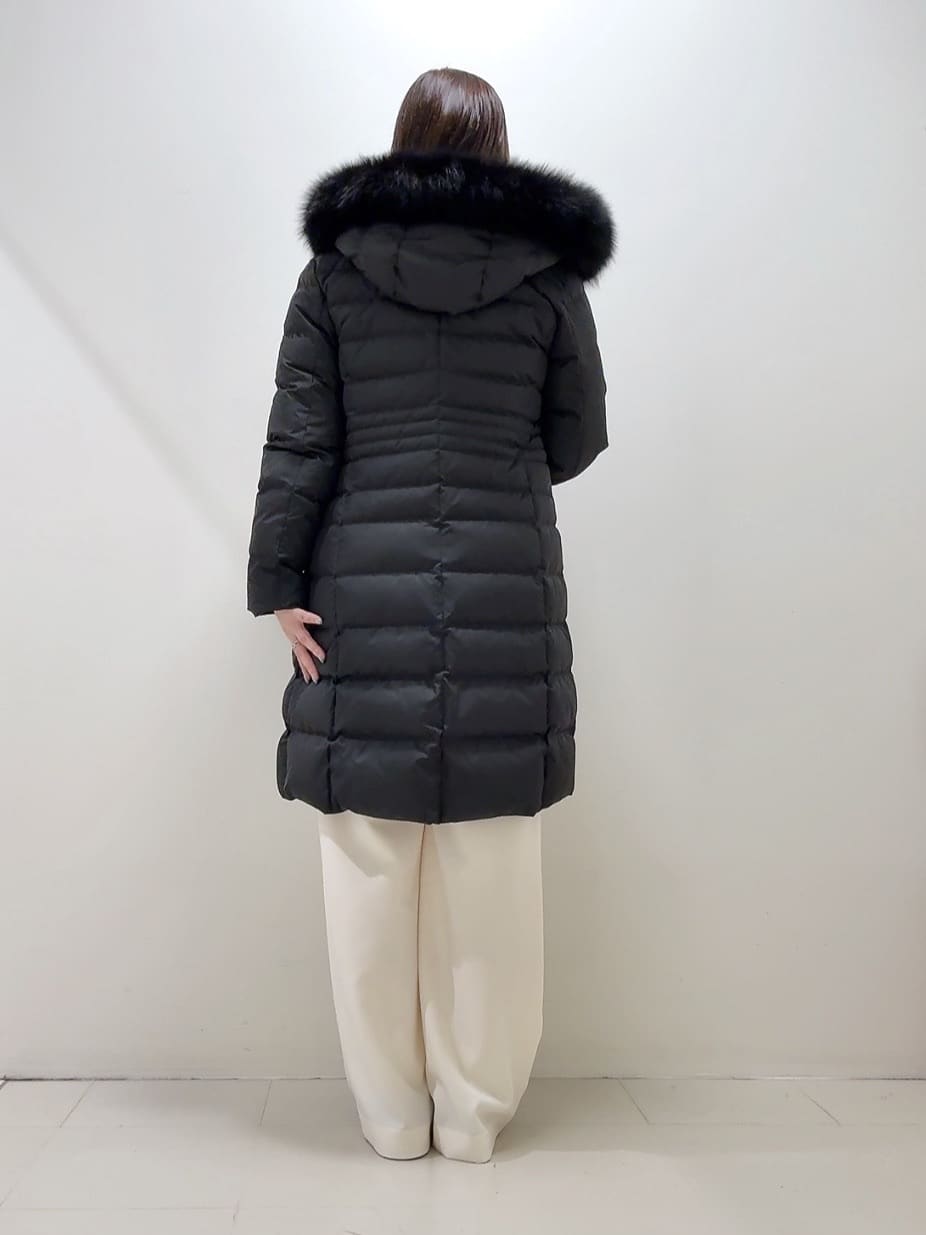 YUIさんの「UNTITLED｜【はっ水機能/フード取り外し可/防寒】ロングダウンコート」を使ったコーディネート