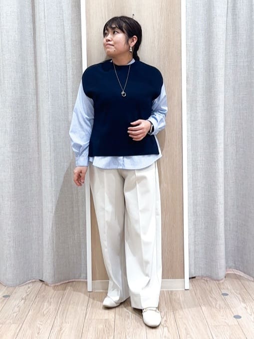 naoさんの「grove｜【2点SET】一枚でコーデが決まる！ニットベスト&times;シャツSET」を使ったコーディネート