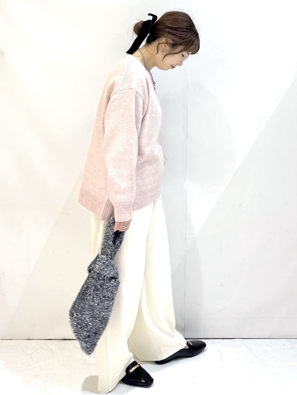 やすさんの「OPAQUE.CLIP｜リラクシークルーネックニット【洗濯機OK】」を使ったコーディネート