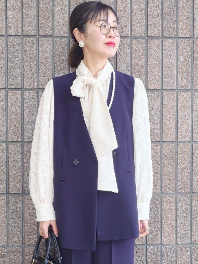 MUTSUKOさんの「UNTITLED｜【セレモニー/洗える/シアー】カットジャカード ボウタイブラウス」を使ったコーディネート