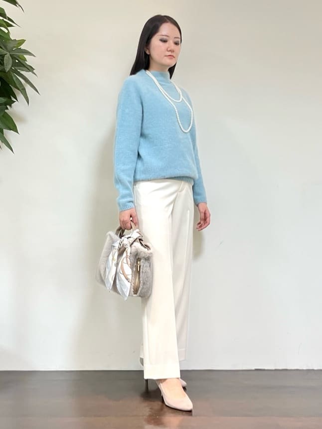 カレンさんの「UNTITLED｜【大人な品格/ふわふわニット】フォックスカシミヤ コクーンニット」を使ったコーディネート