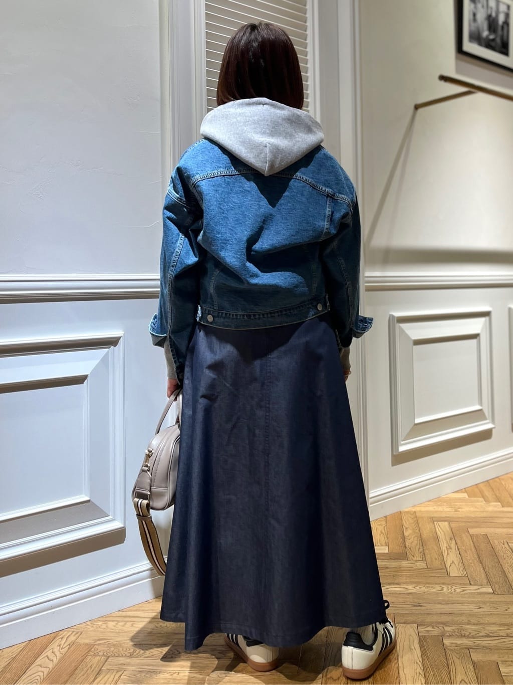 つじ まこさんの「DRESSTERIOR｜デキシー吊裏毛ジップアップパーカ」を使ったコーディネート