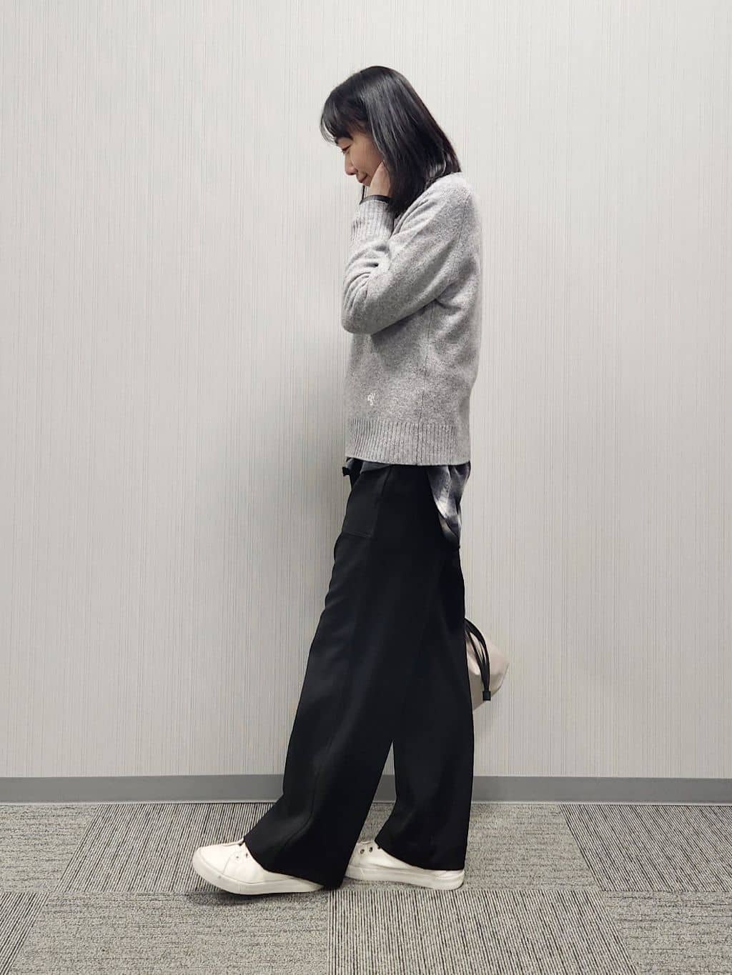 naraさんの「Dessin｜ウールカシミヤVネック」を使ったコーディネート
