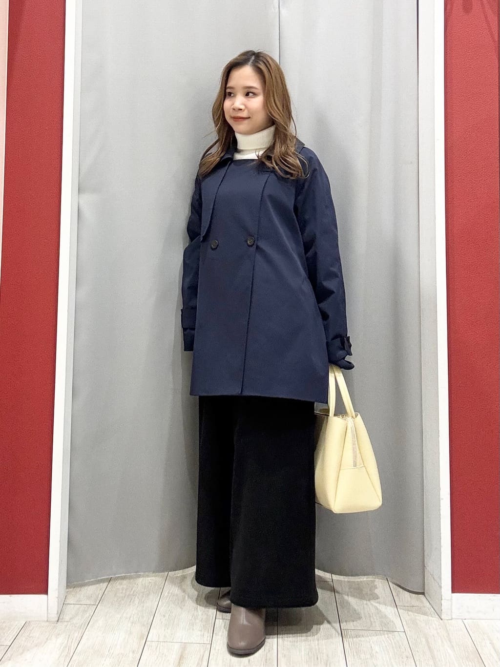 shioさんの「SHOO･LA･RUE｜【S-LL/撥水】通勤やお出かけにも活躍 ミドルトレンチコート」を使ったコーディネート