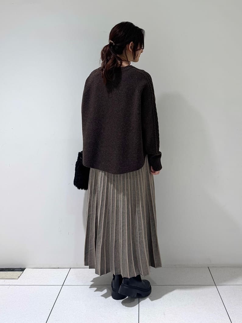 そんさんの「INDIVI｜【洗える】ケーブルデザイン ラウンドヘムニット」を使ったコーディネート