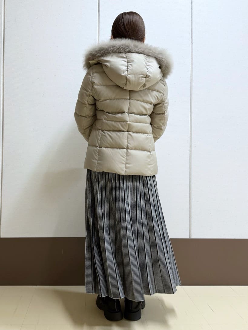 Rikoさんの「INDIVI｜【名品／撥水／抗菌防臭】ショート丈リサイクルダウンコート」を使ったコーディネート