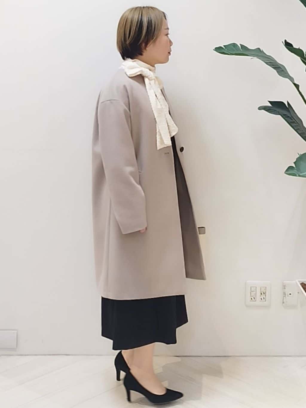 s u g iさんの「UNTITLED｜【Aライン/ワンピース】Vネックジャンパースカート」を使ったコーディネート