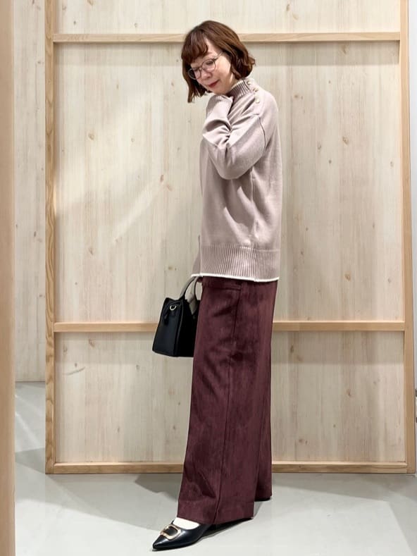 nakoさんの「THE SHOP TK｜【インしないで着られる】金ボタン ハイネックニット/毛玉になりにくい/静電気防止/洗濯機OK」を使ったコーディネート