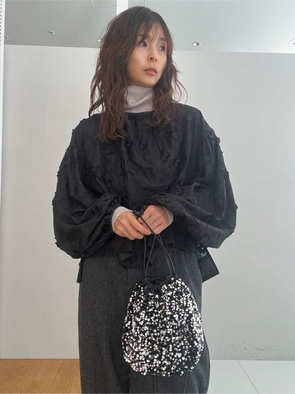 misaさんの「DRESSTERIOR｜シルクブレンドメリノウールリブプルオーバー」を使ったコーディネート