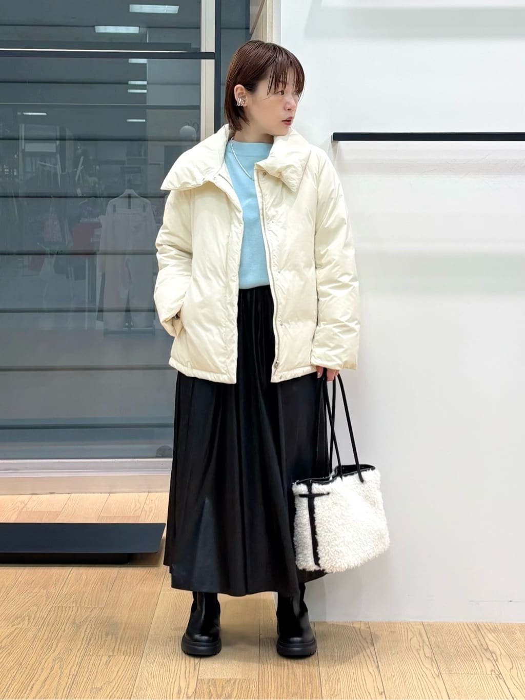 asamiさんの「INDIVI｜【洗える／カシミヤ混】ボトルネック ドルマンスリーブニット」を使ったコーディネート
