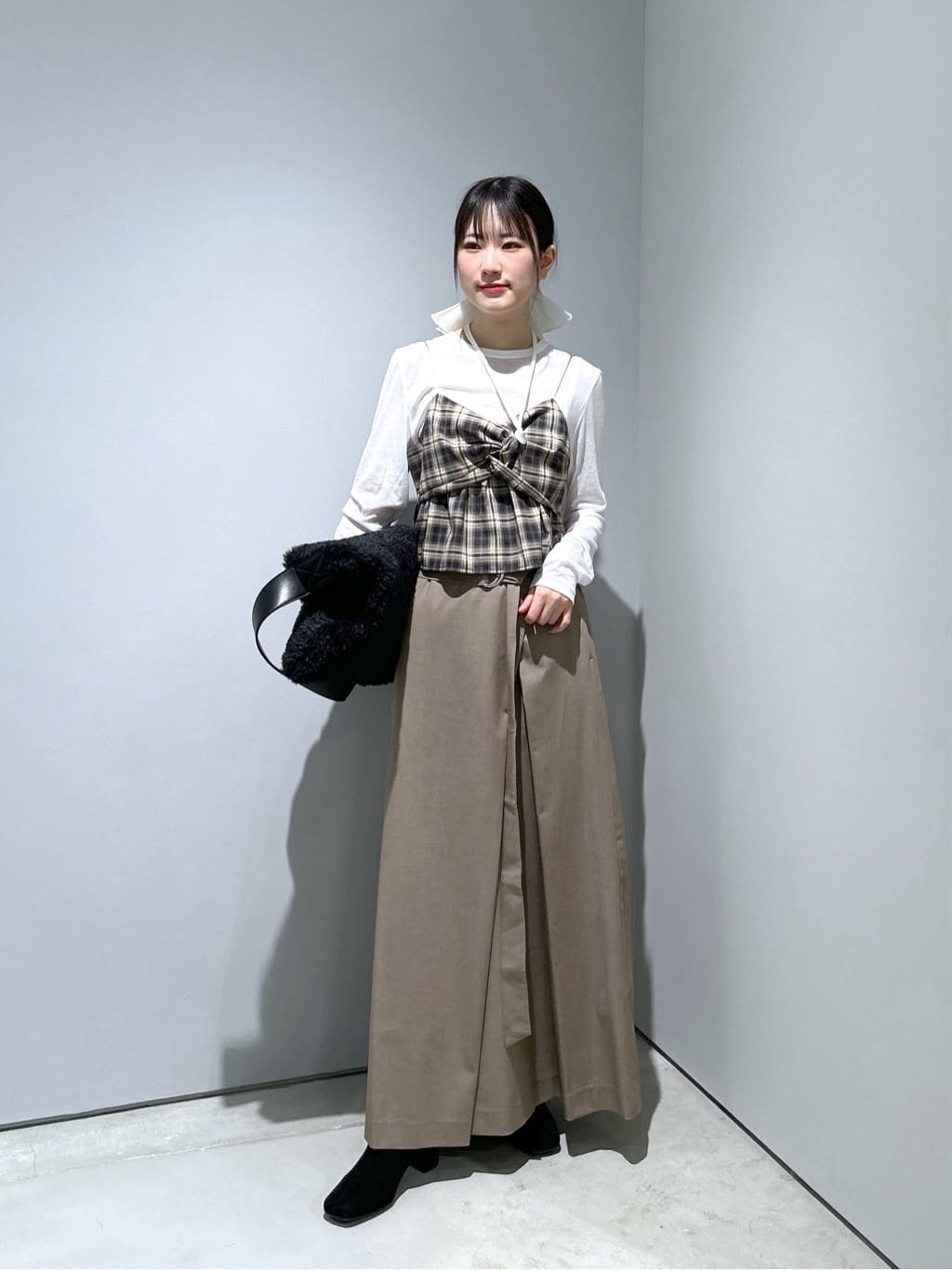 Renoさんの「INDIVI｜オンブレチェックビスチェ」を使ったコーディネート
