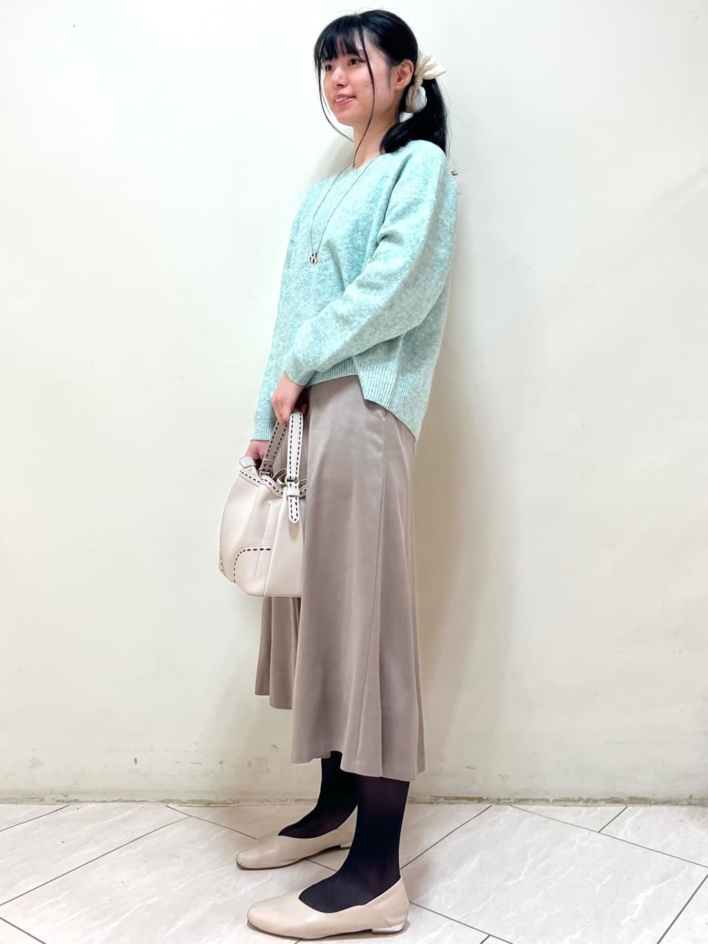 yanaさんの「Reflect｜【選べる5色／ゆったりシルエット】Vネックスパンコールニット」を使ったコーディネート
