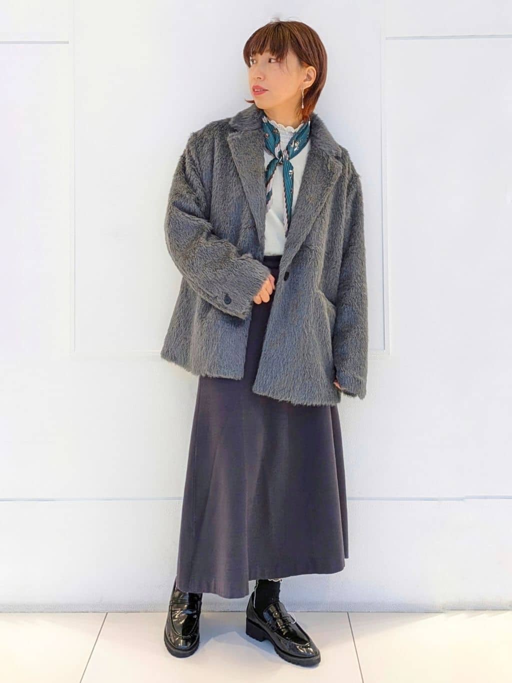 4410さんの「THE SHOP TK｜纏うだけで大人上品 シャギーチェスターハーフコート」を使ったコーディネート