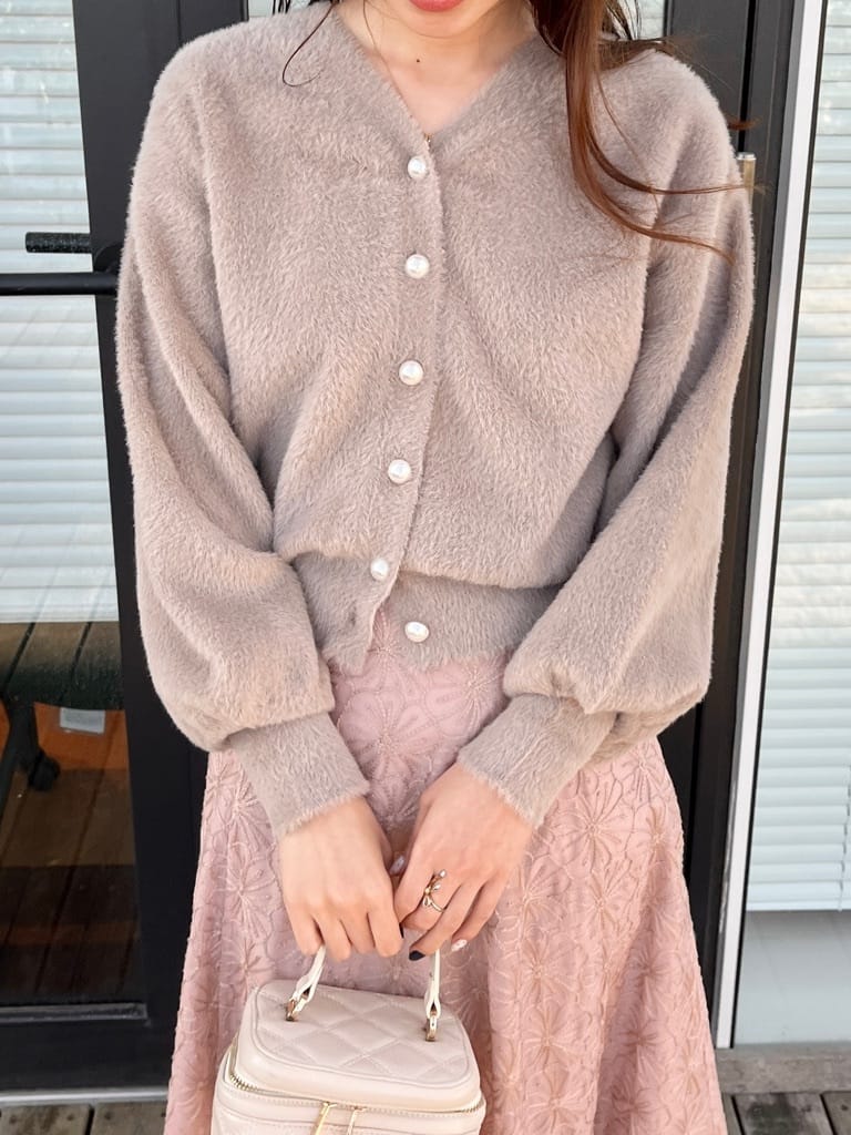 はばさんの「Couture brooch｜【前後2WAY】Springフェザーカーデトップス」を使ったコーディネート