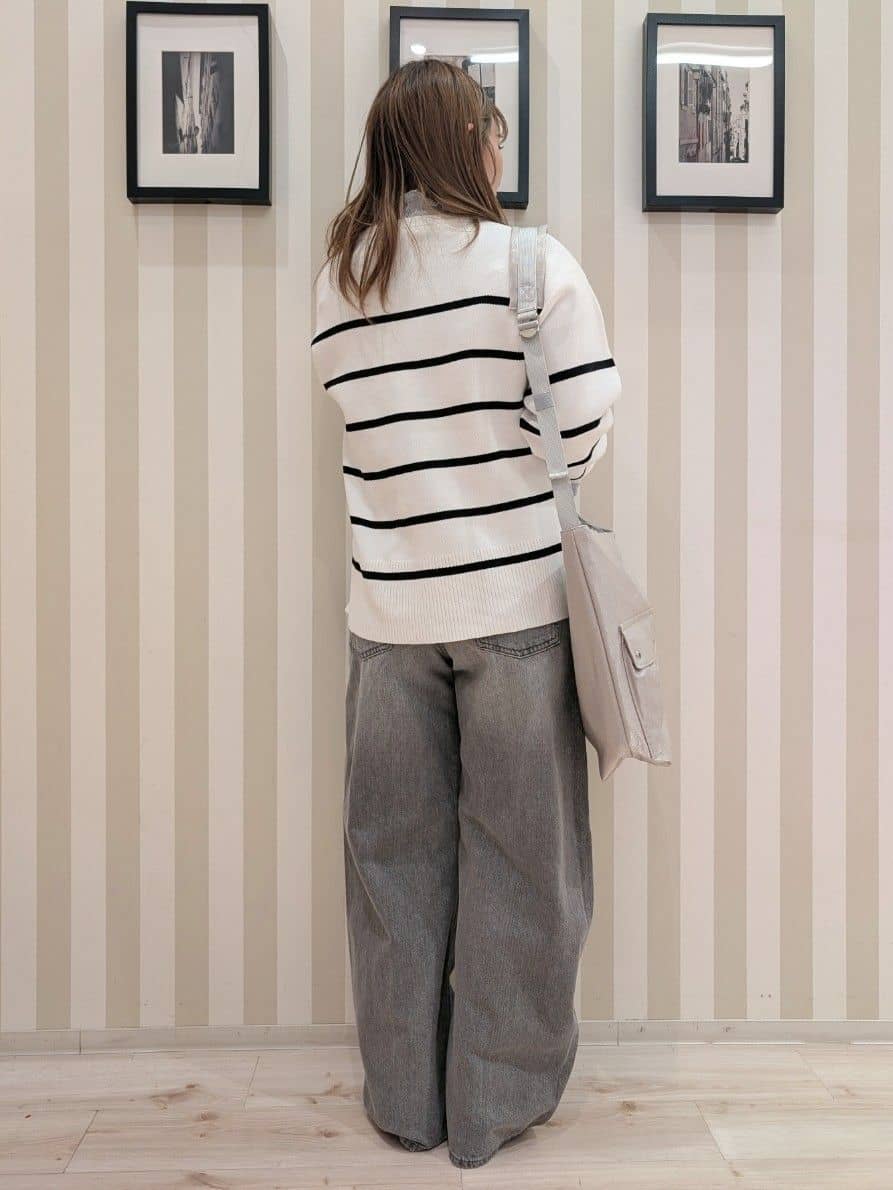 otaさんの「SHOO･LA･RUE｜【SHOO・LA・RUE DENIM/高レビュー】ゆるっと決まる こなれカーブデニムパンツ」を使ったコーディネート