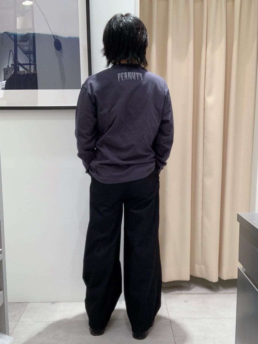 坂。さんの「THE SHOP TK｜PEANUTS ／ ピーナッツ スヌーピー ヴィンテージ風プリント長袖Tシャツ」を使ったコーディネート