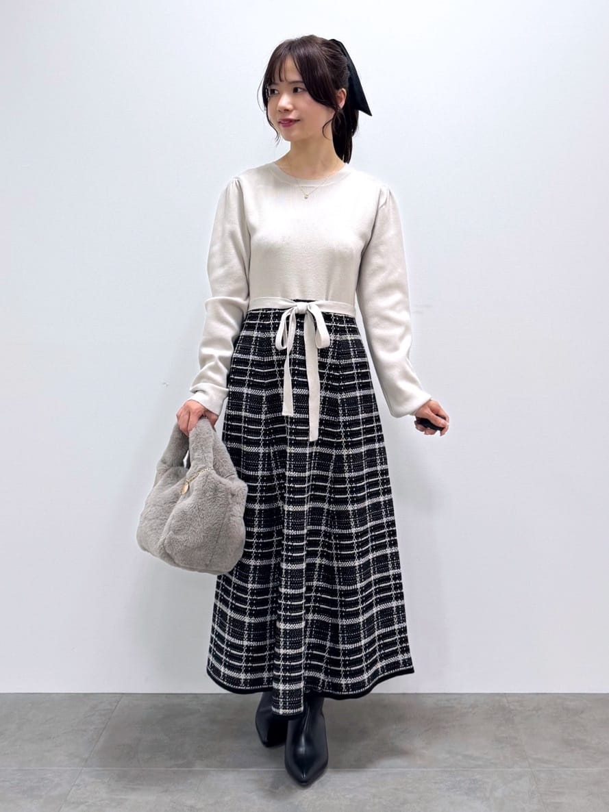 kozuさんの「index｜チェックラメジャカードニットワンピース」を使ったコーディネート