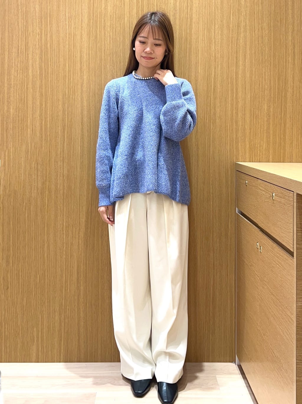 meeさんの「OPAQUE.CLIP｜スパンコールラメ衿2WAYペプラムニット【洗濯機OK】」を使ったコーディネート