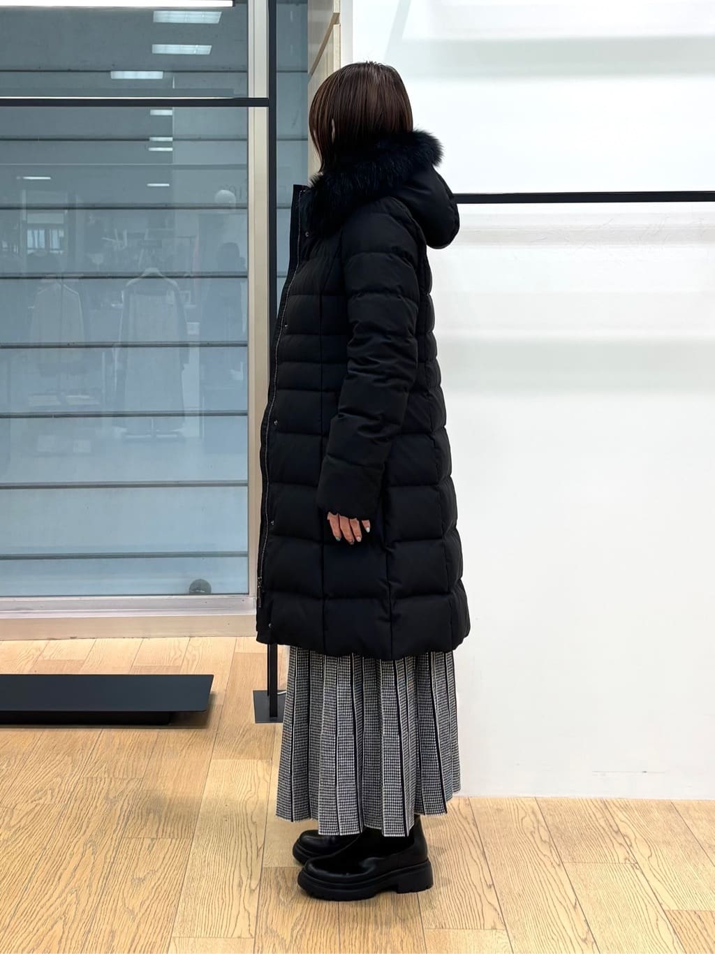 asamiさんの「INDIVI｜【ウール混ラメ素材】Vネック煌めきニット」を使ったコーディネート