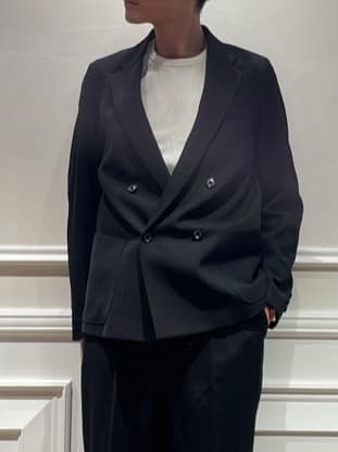 橋本さんの「DRESSTERIOR｜◆ドットスクエアシルクスカーフ」を使ったコーディネート