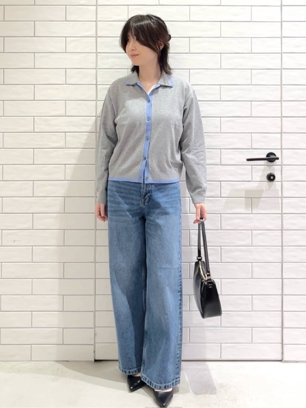 しおりさんの「OPAQUE.CLIP｜ダブルカラーポロ衿配色ニット【洗濯機OK】」を使ったコーディネート