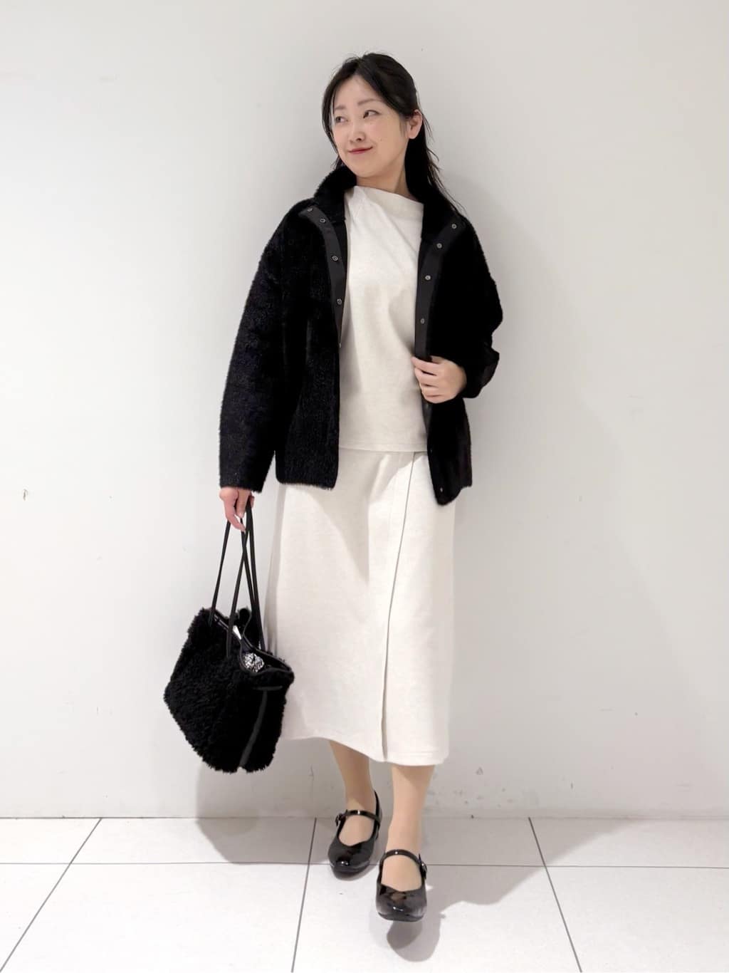 momokoさんの「INDIVI｜スタンドネック シャギーモールニット」を使ったコーディネート