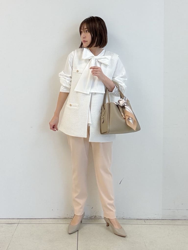 yoshiyaさんの「INDIVI｜【2点セット／洗える】ツイードジレ＆ボウタイブラウス」を使ったコーディネート