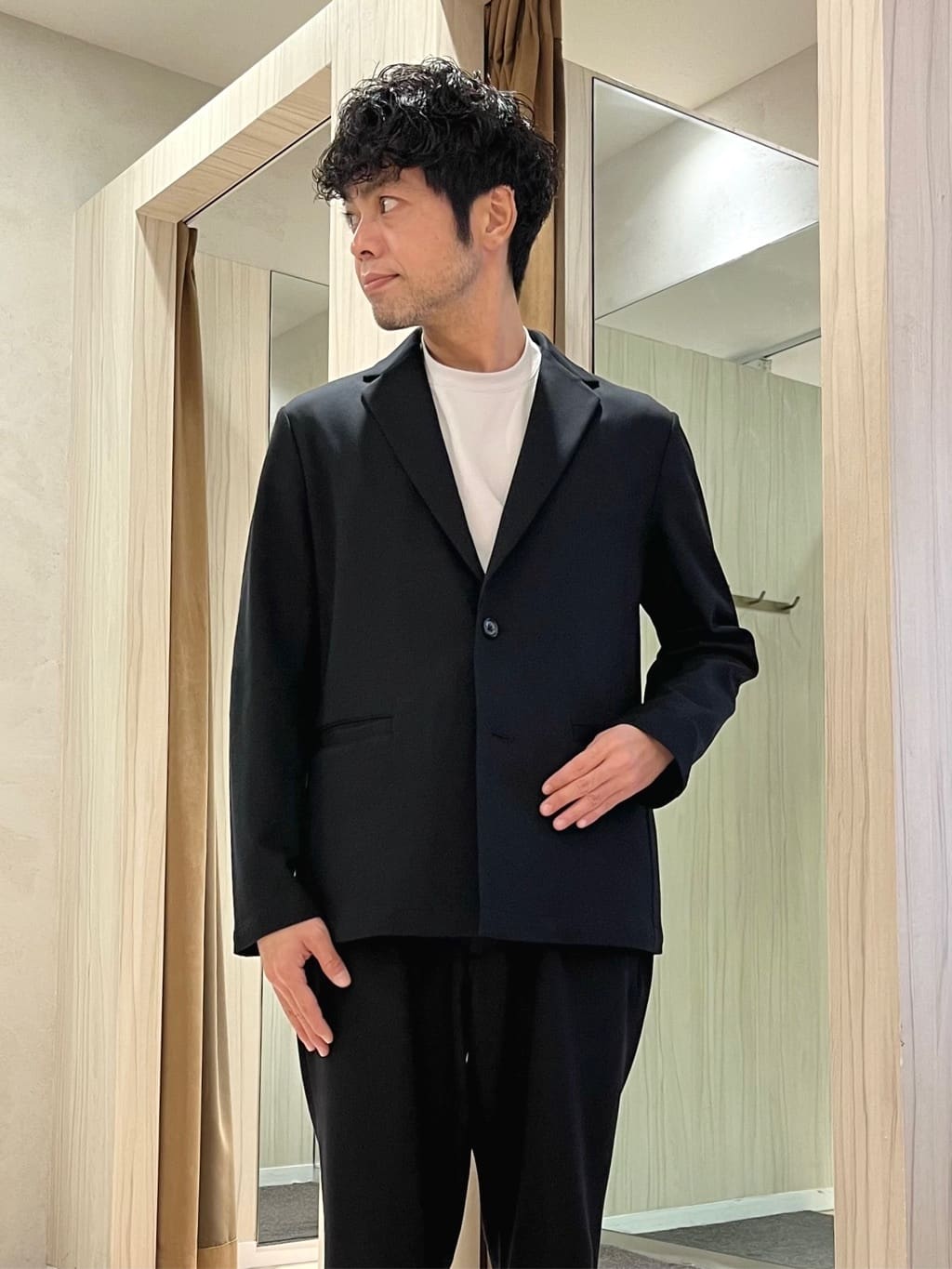 URAさんの「TAKEO KIKUCHI｜【JUST ONE LAYER】ダウンファブリック テーラード ジャケット」を使ったコーディネート
