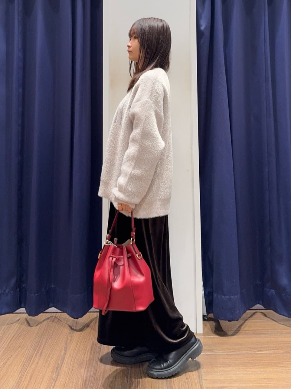cherryさんの「THE SHOP TK｜ベルベットフェザー ロゴニットプルオーバー」を使ったコーディネート