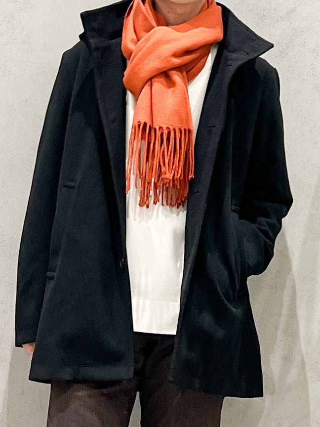 SHI-MAさんの「THE SHOP TK｜【冬のビジネスシーンに最適】シルキーモックネックニット　洗濯機OK」を使ったコーディネート
