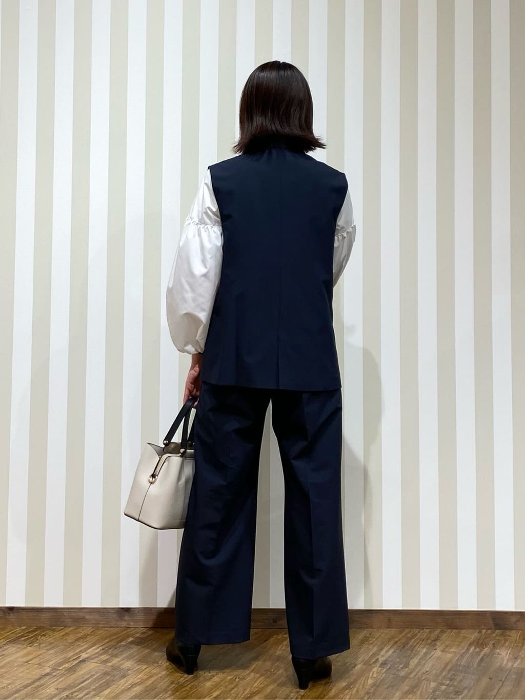 SAOさんの「SHOO･LA･RUE｜【洗濯機可/S-LL】ふんわりとしたお袖が愛らしい ジレスタイルに合うブラウス」を使ったコーディネート