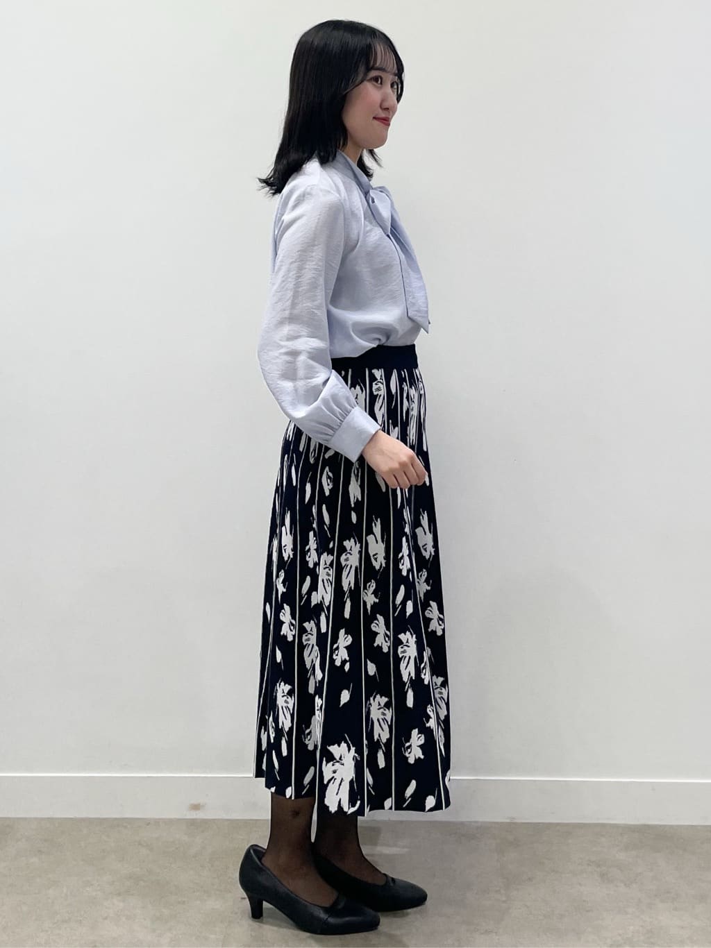 yukariさんの「Reflect｜【通勤／ボウタイ取り外し可】ボウタイ付きバンドカラーブラウス」を使ったコーディネート