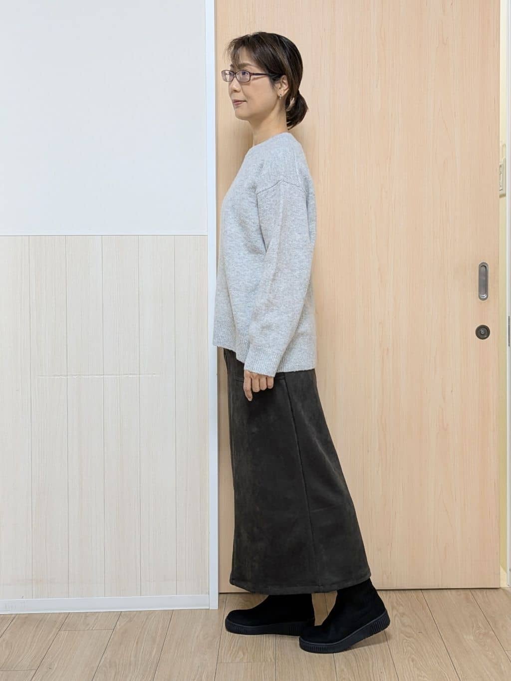 YuAさんの「SHOO･LA･RUE｜【洗濯機可】上品できれい見え フェイクスエード ナロースカート」を使ったコーディネート
